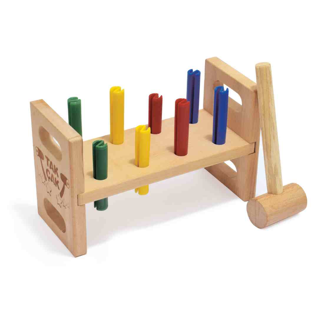 لعبة المطرقة الخشبية: طريقة ممتعة لتعزيز تطور الأطفال