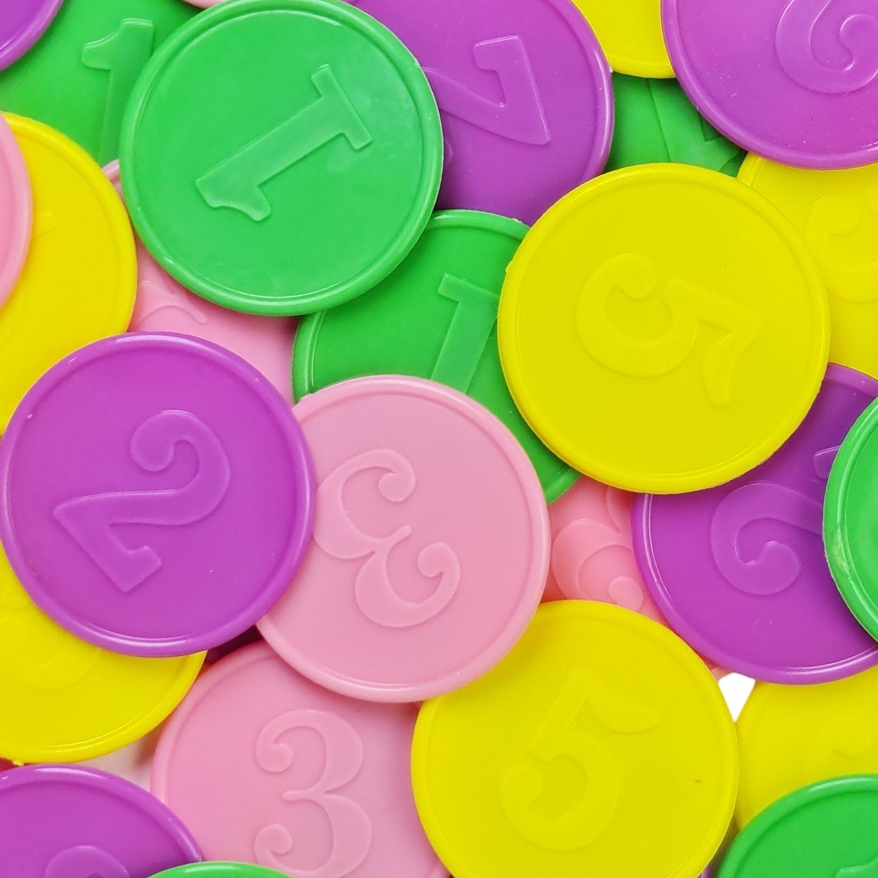 Colorful Plastic Coins for Classroom Engagement – 100-Piece Set