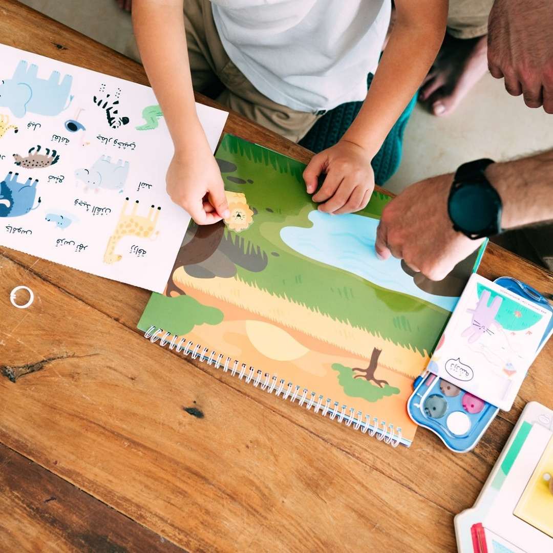 Reusable Sticker Pad: Explore the Animal Kingdom in Arabic - Fun Learning Store